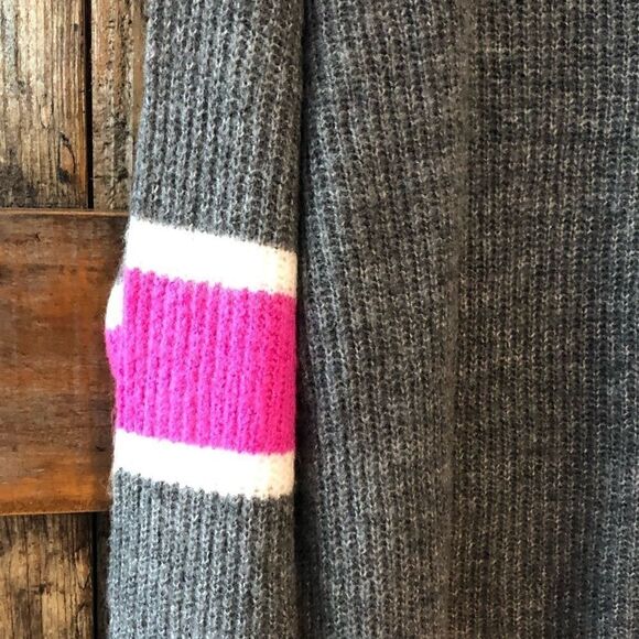 John + Jenn XL Gray Oversized Chunky Relaxed Pink Academia Collegiate Sweater - Picture 3 of 7